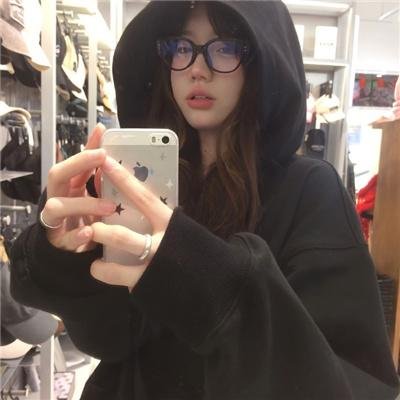 我八岁，镇压万邪